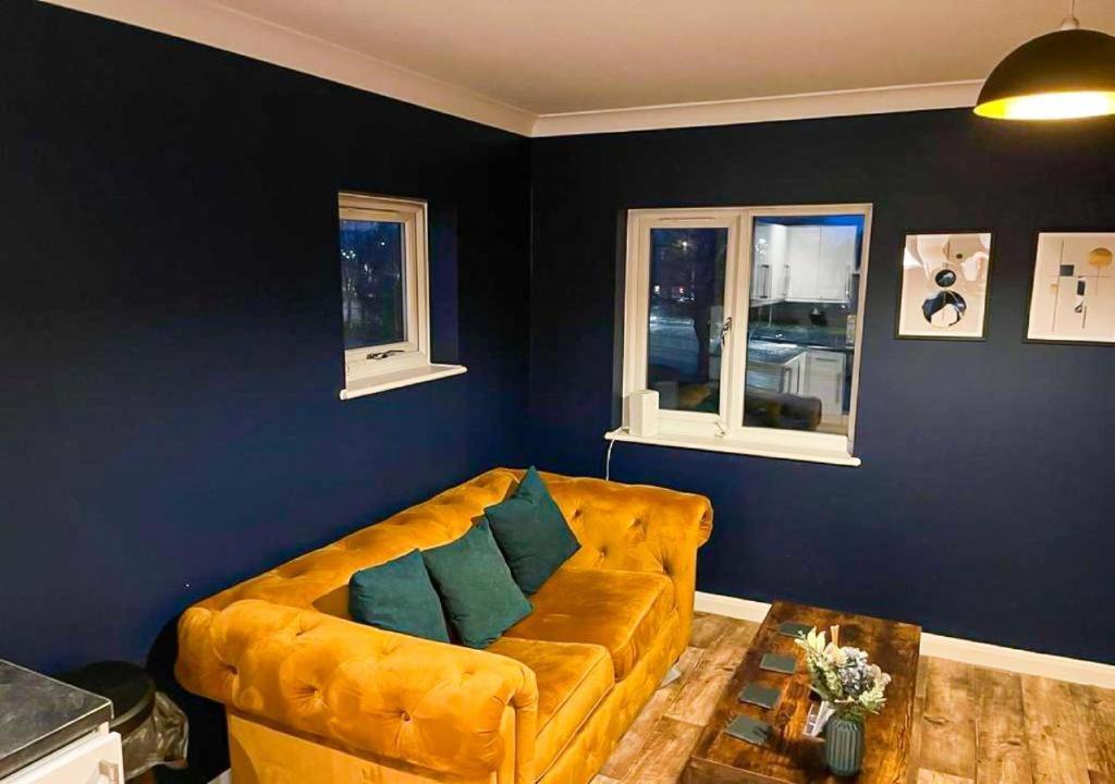 Stylish & Modern Apartment - Southend Stays ภายนอก รูปภาพ